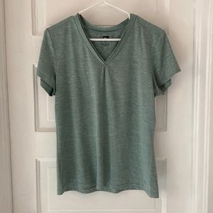COPY - REI large green v-neck sun shirt